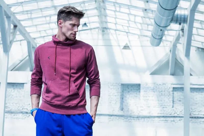 Polskie marki bluzy męskie – odkryj stylowe i tanie propozycje Polskie marki bluzy męskie – odkryj stylowe i tanie propozycje