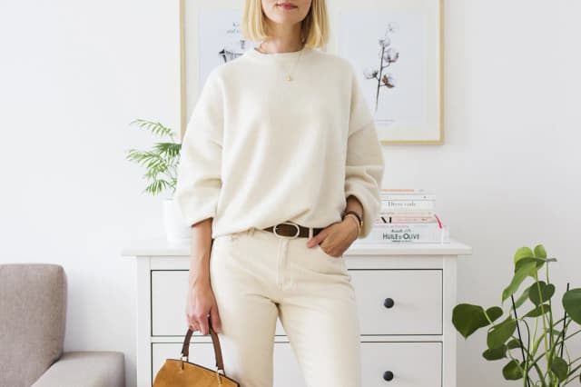 Stylizacje z białym swetrem oversize, które odmienią Twój look Stylizacje z białym swetrem oversize, które odmienią Twój look