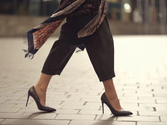 Jak rozbić buty na obcasie - skuteczne metody na wygodę i komfort Jak rozbić buty na obcasie - skuteczne metody na wygodę i komfort