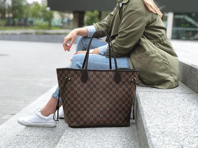Ile kosztuje torebka Louis Vuitton Neverfull? Ceny, które zaskakują Ile kosztuje torebka Louis Vuitton Neverfull? Ceny, które zaskakują